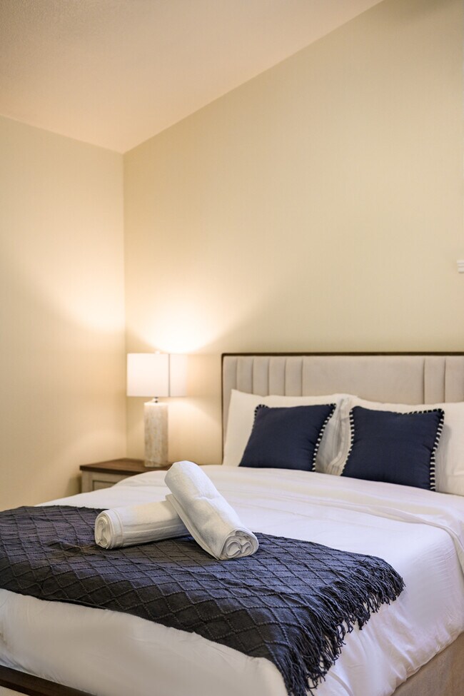 Building Photo - 10961 Limetree Dr