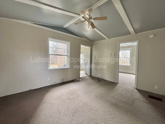 Building Photo - 709 W Walnut St