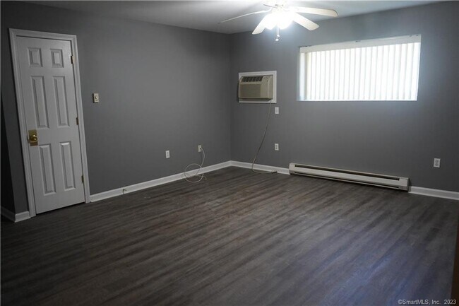 Building Photo - 57 Glade St