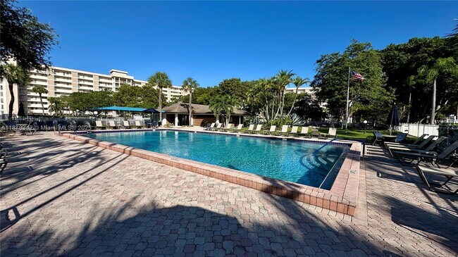 Building Photo - 2651 S Course Dr