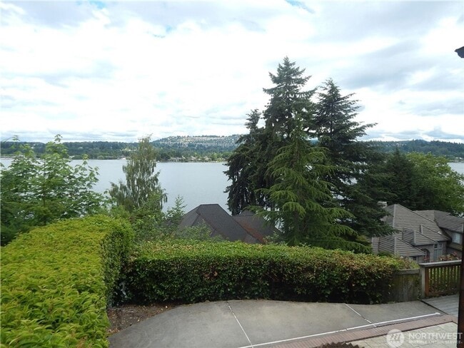 Building Photo - 4bd/3.5ba Mercer Island Home