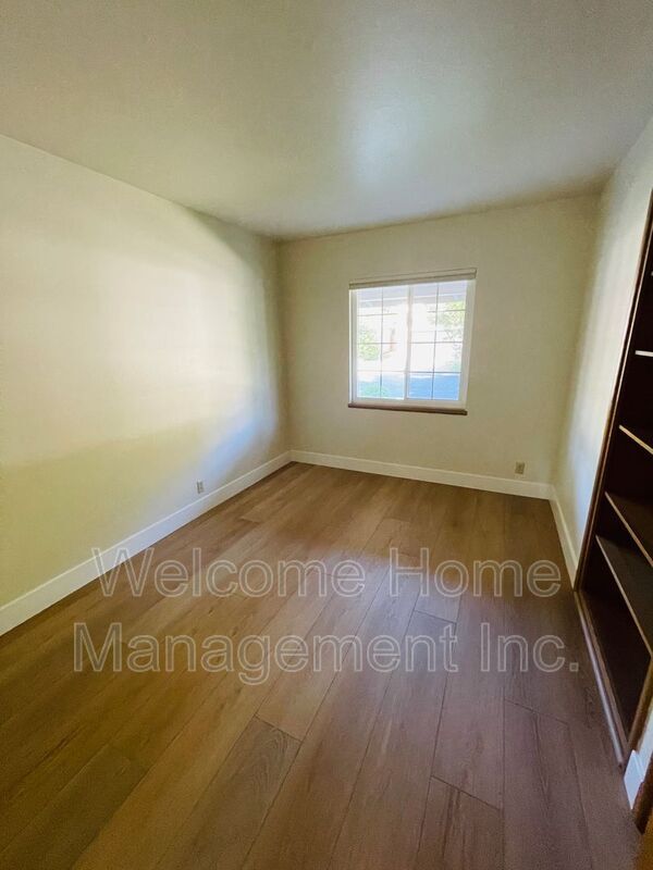 Building Photo - 3945 Euclid Ave