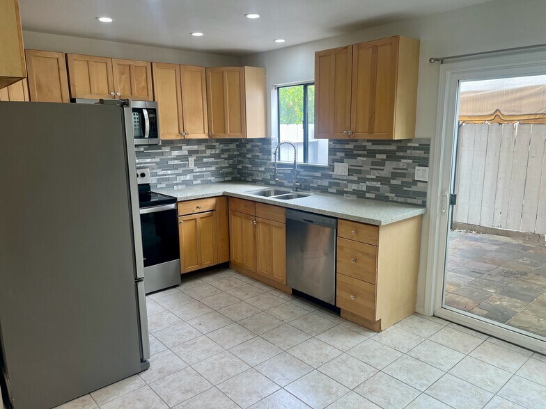 Kitchen - 8019 Calle Fanita