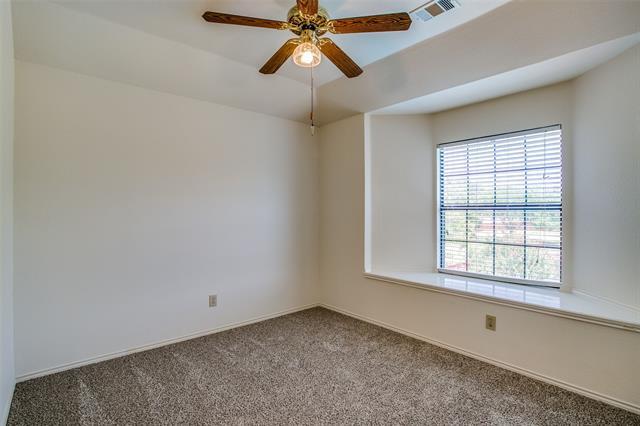 Building Photo - 824 Woodlake Dr