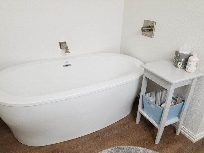 Building Photo - 2000 Ridgewood Dr