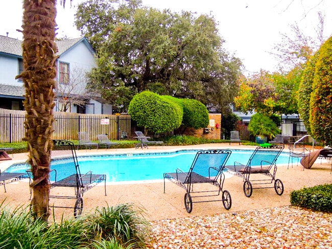 Building Photo - Bright & Spacious 2-Bedroom Condo in Gated...