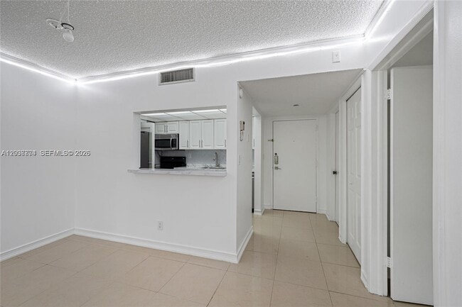 Building Photo - 200 Lakeview Dr