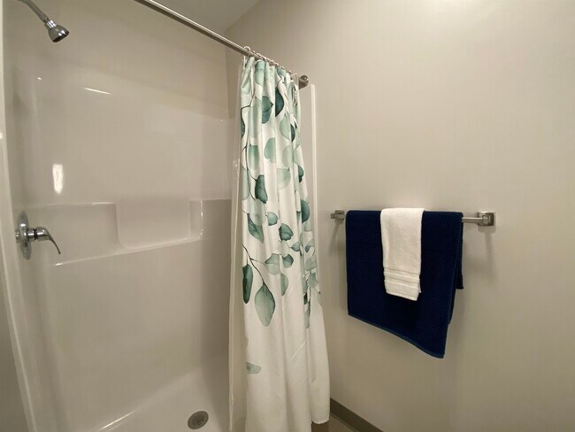 Building Photo - 409 Elm St