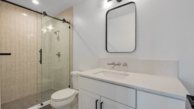 Building Photo - 632 Prentis St