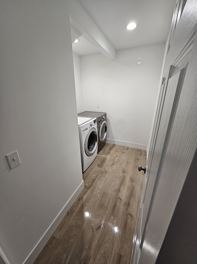 Laundry Room - 6527 Gaviota Ave