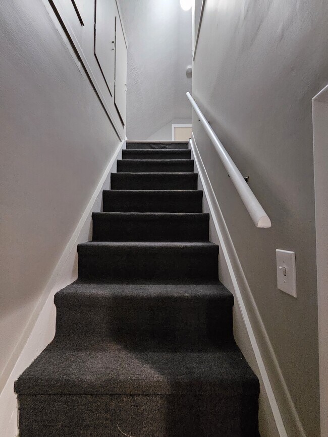 Building Photo - 5604 S 79th St