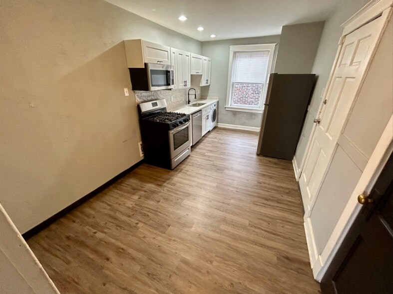 Building Photo - 2900-2906 Pestalozzi St