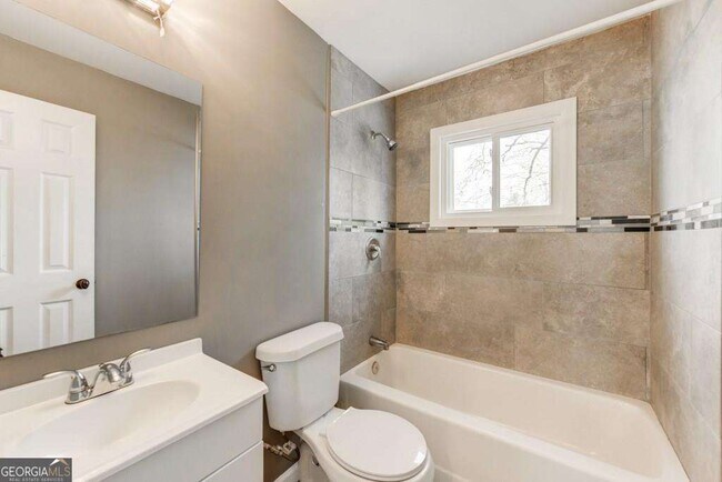 Building Photo - 284 Barfield Ave SW