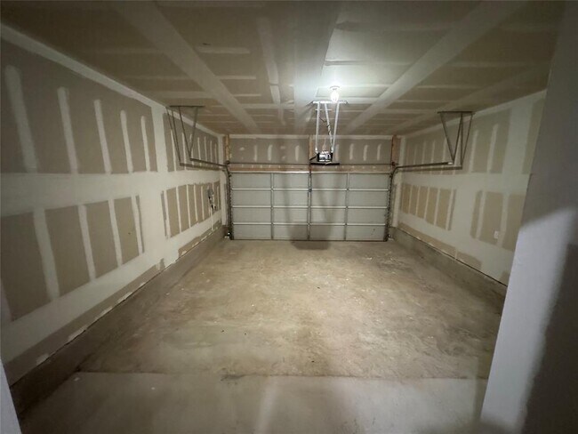 Building Photo - 12114 Pike Bnd