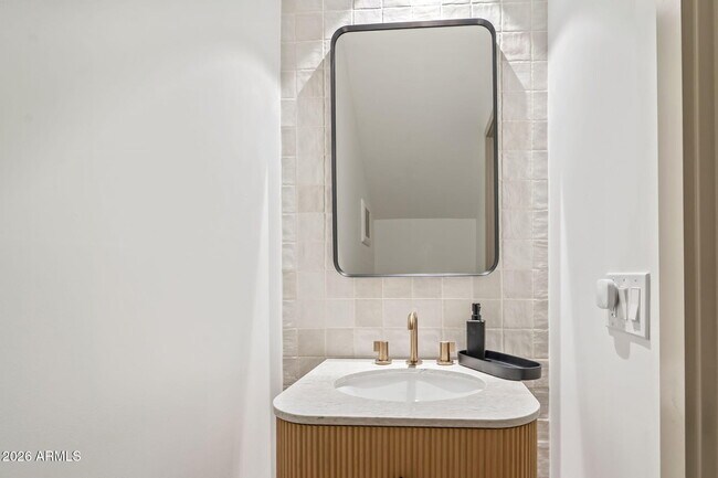 Building Photo - 6916 E 2nd St