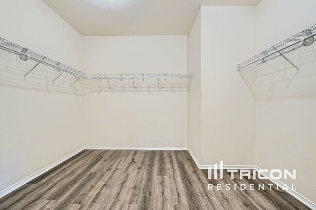 Building Photo - 6269 Trinity Creek Dr