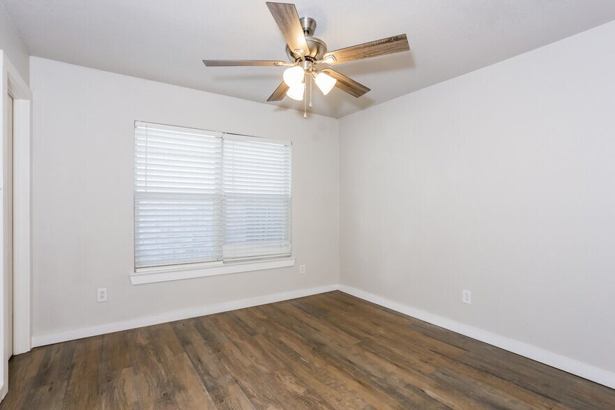 Building Photo - 10104 Chapel Oak Trail