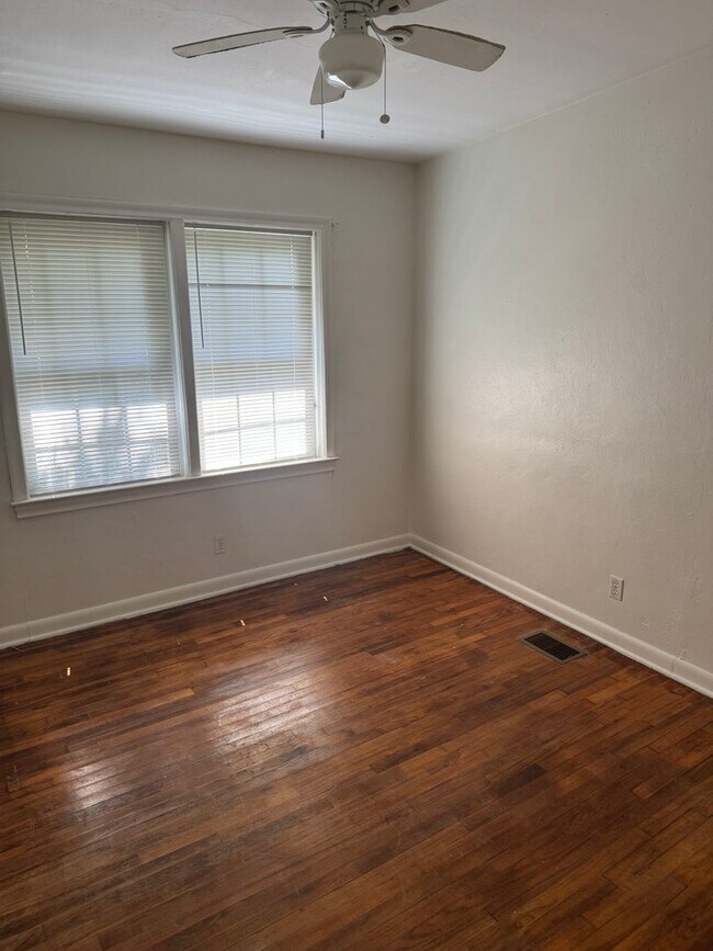 Building Photo - Four Bedroom, Two Bathroom House on Sharke...