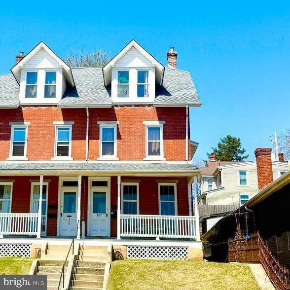 Building Photo - 327 Main St