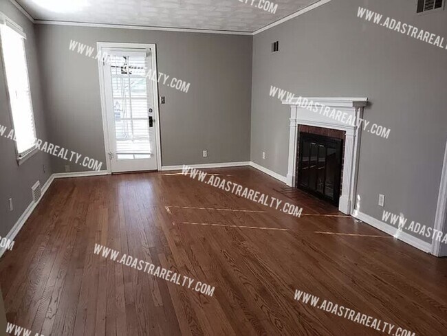 Building Photo - GORGEOUS 3 Bed 2 Bath House in Merriam-Ava...