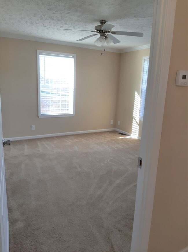 Building Photo - SUBLEASE through May 2026 3 Bedroom 2 Bath-Beautiful Views