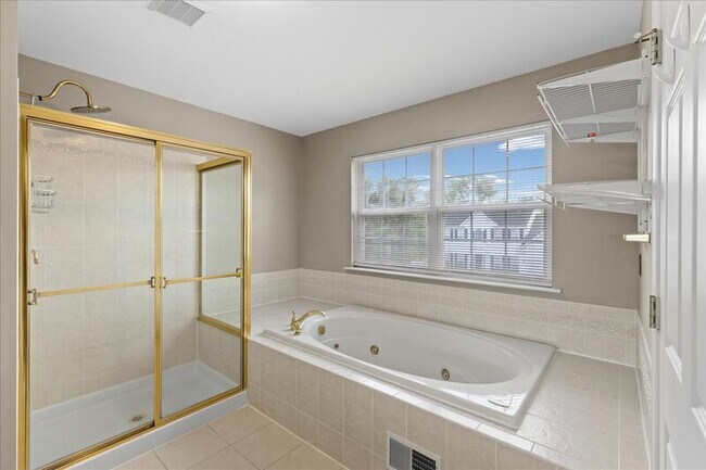 Building Photo - 49 Equestrian Dr