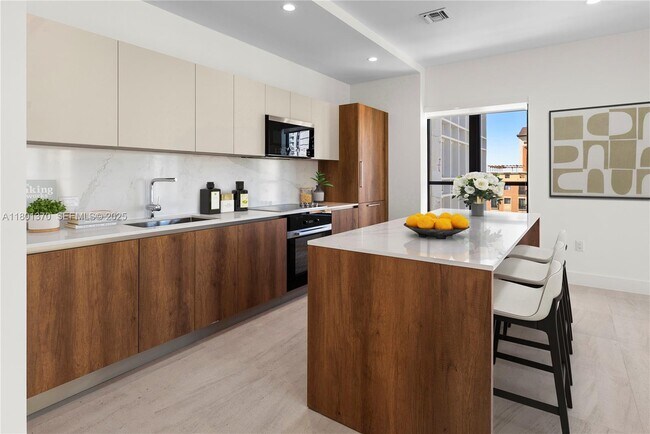 Building Photo - 701 Valencia Ave