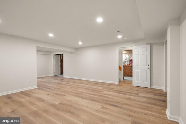 Building Photo - 13647 S Springs Dr
