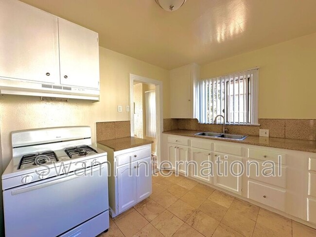 Building Photo - 119 E N St