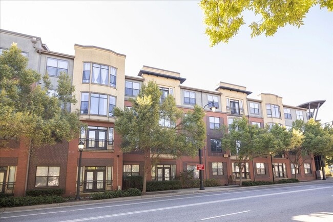 Building Photo - 2bd/2Ba Midtown Condo Perfect for Roommates w/ Pool and Gym!