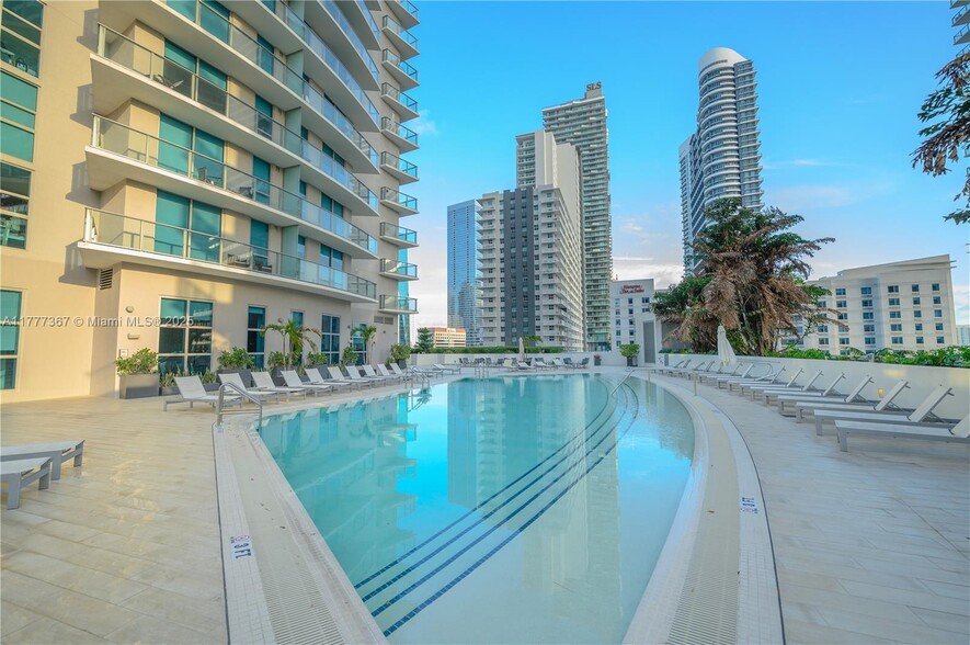 Building Photo - 1100 S Miami Ave