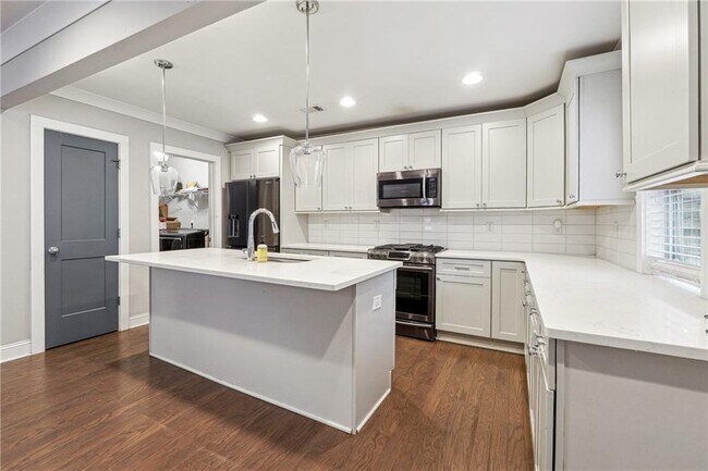 Building Photo - 1919 North Ave NW