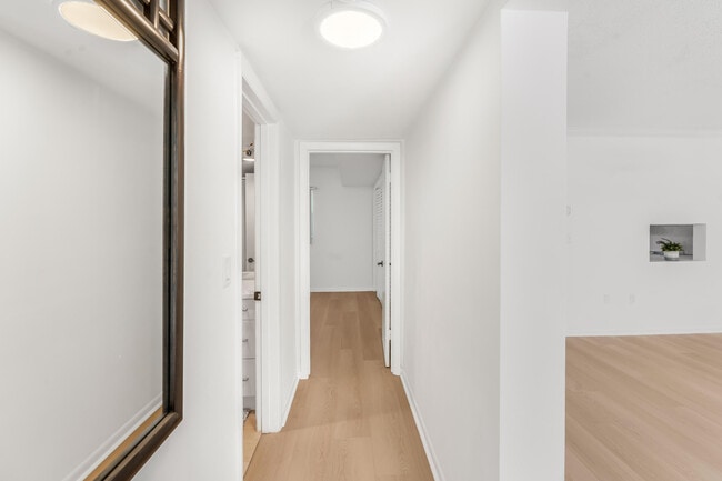 Building Photo - 200 E Royal Palm Rd