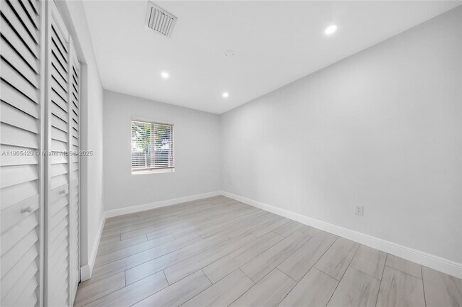 Building Photo - 2306 N 28th Ave