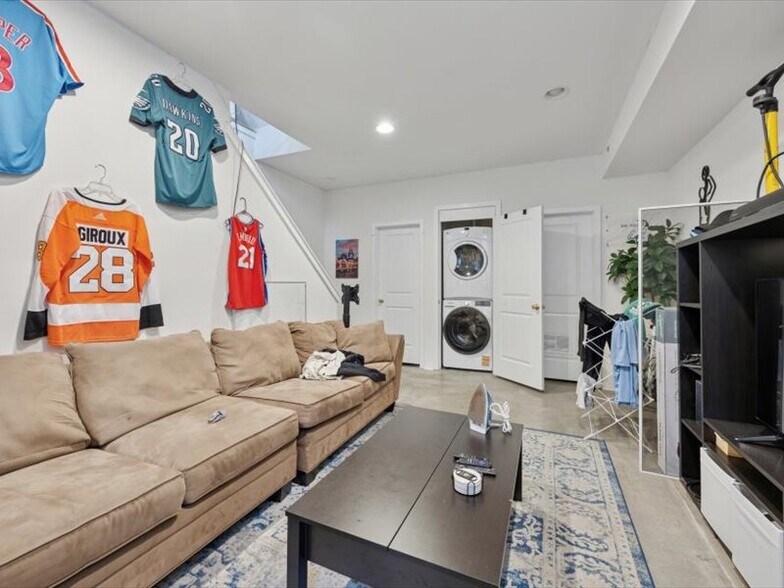 Building Photo - 928 S 15th St