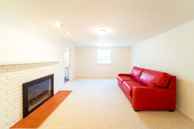 Building Photo - Enchanting Portland Heights 5BD House: You...