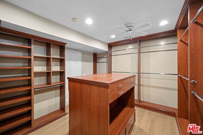 Building Photo - 17088 Palisades Cir