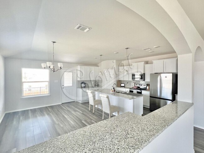 Building Photo - AVAILABLE BEGINNING OF MAY, APPLY TODAY ON OUR WEBSITE!