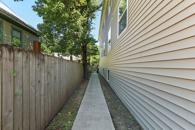 Building Photo - 2020 NE Rodney Ave