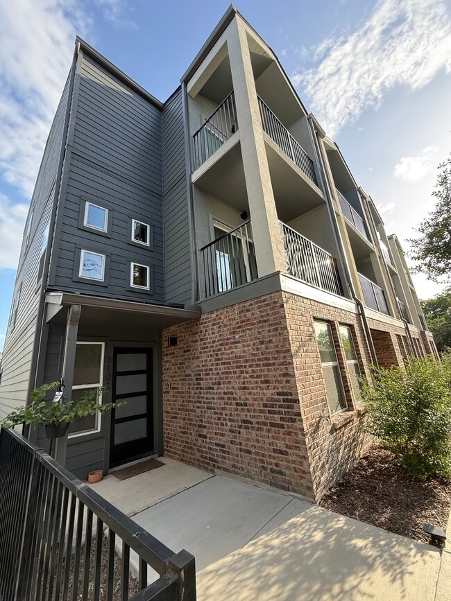 Building Photo - 310 Tendick St