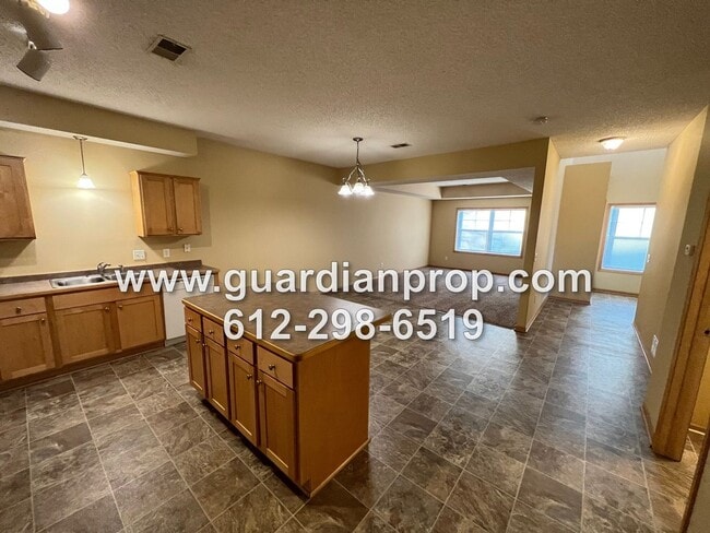 Building Photo - Huge End Unit Townhouse Available Now, Open Floor Plan, Loft Area, 2 Car Garage