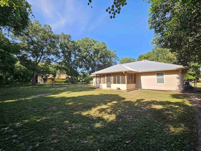 Building Photo - 4225 Oak Ln