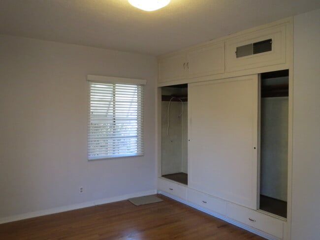 Building Photo - Cute Fresno High home, hardwood floors & m...