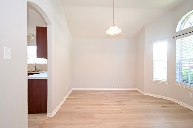 Building Photo - 3111 Myrtle Ranch Dr