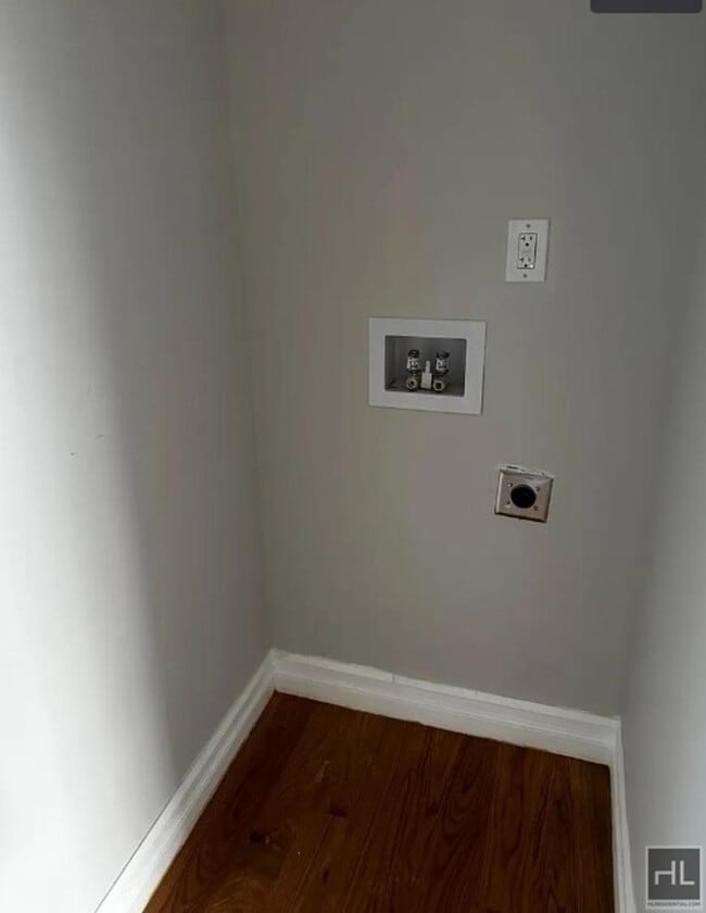 Building Photo - 4 bedroom in QUEENS NY 11434