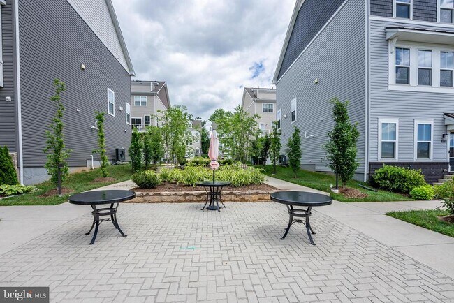 Building Photo - 6069 Dreher Ct