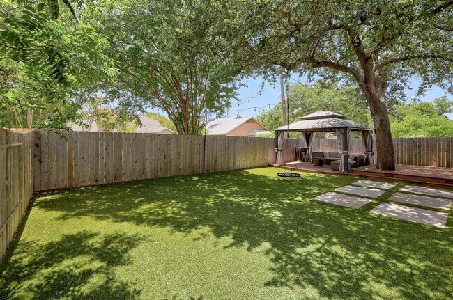 Building Photo - 2205 Waterway Bend