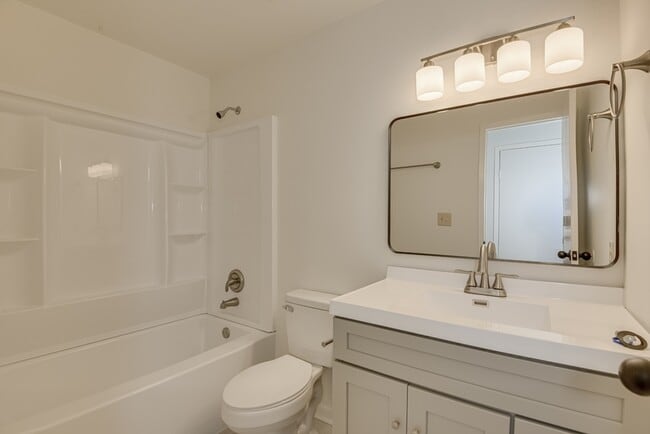 Building Photo - 4315 Parkwood Dr