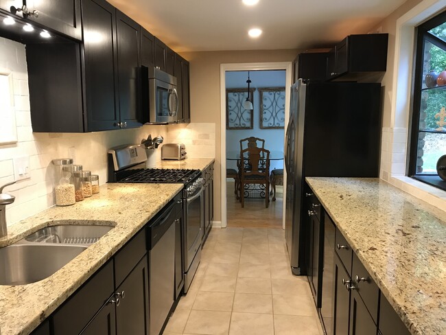 Building Photo - 4889 Lake Forrest Dr