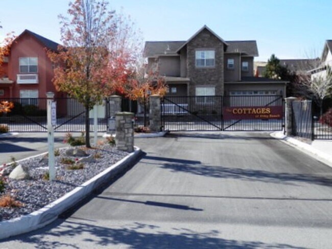 Building Photo - Fabulous home in a gated community with over 1500 sq ft, open floor plan, 3 bed, 2.5 bath